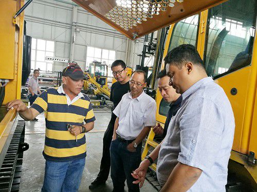 Clientes filipinos visitan nuestra fábrica